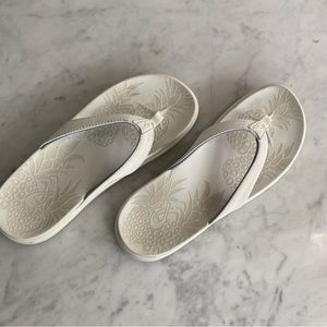 Olukai Nu’a Pi’o white flip flops EU 37, US 7